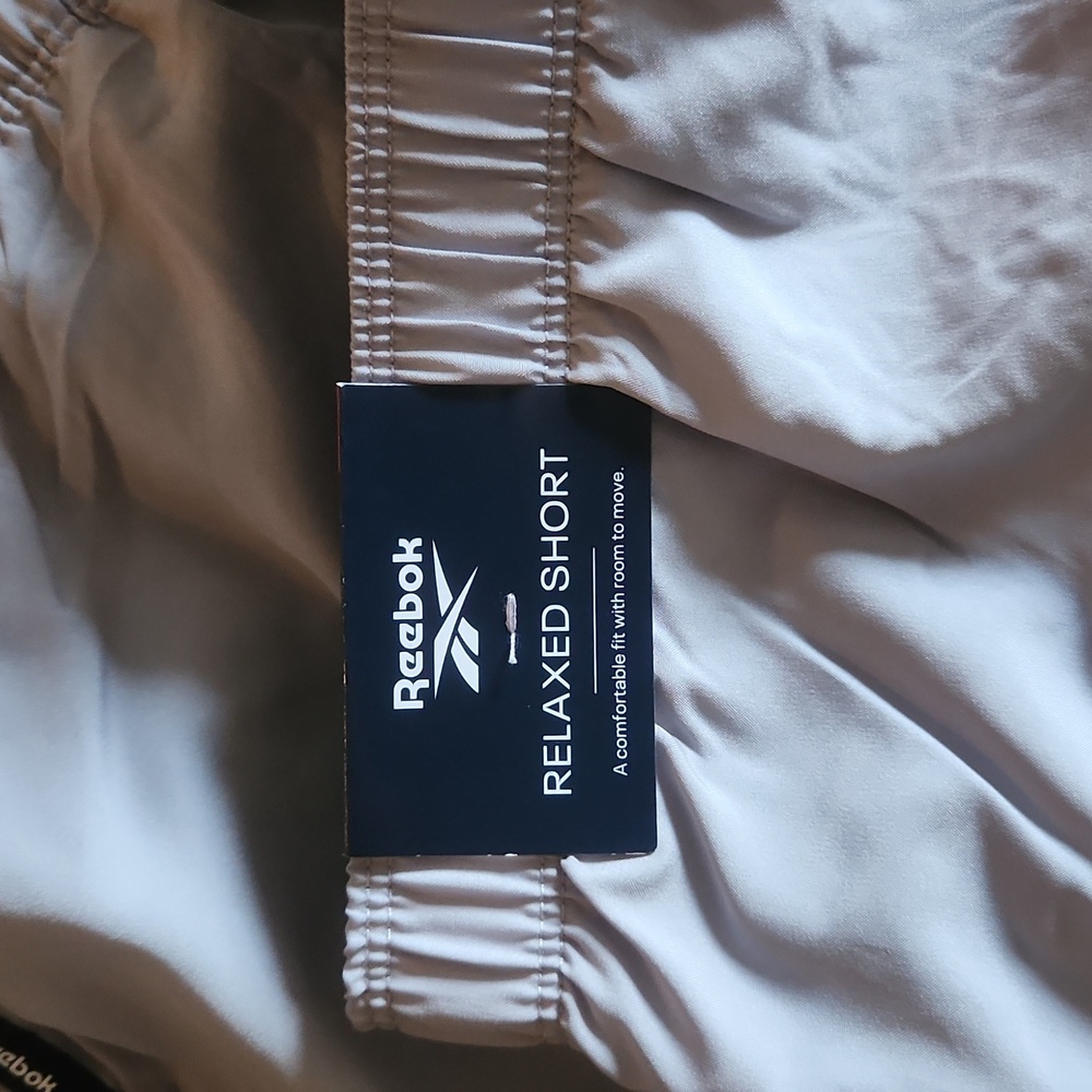 BNWT Reebok Relaxed Shorts - Picture 3 of 4